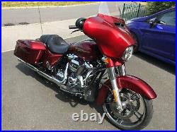 Harley-Davidson Street Glide Special 2017 only 5000 miles